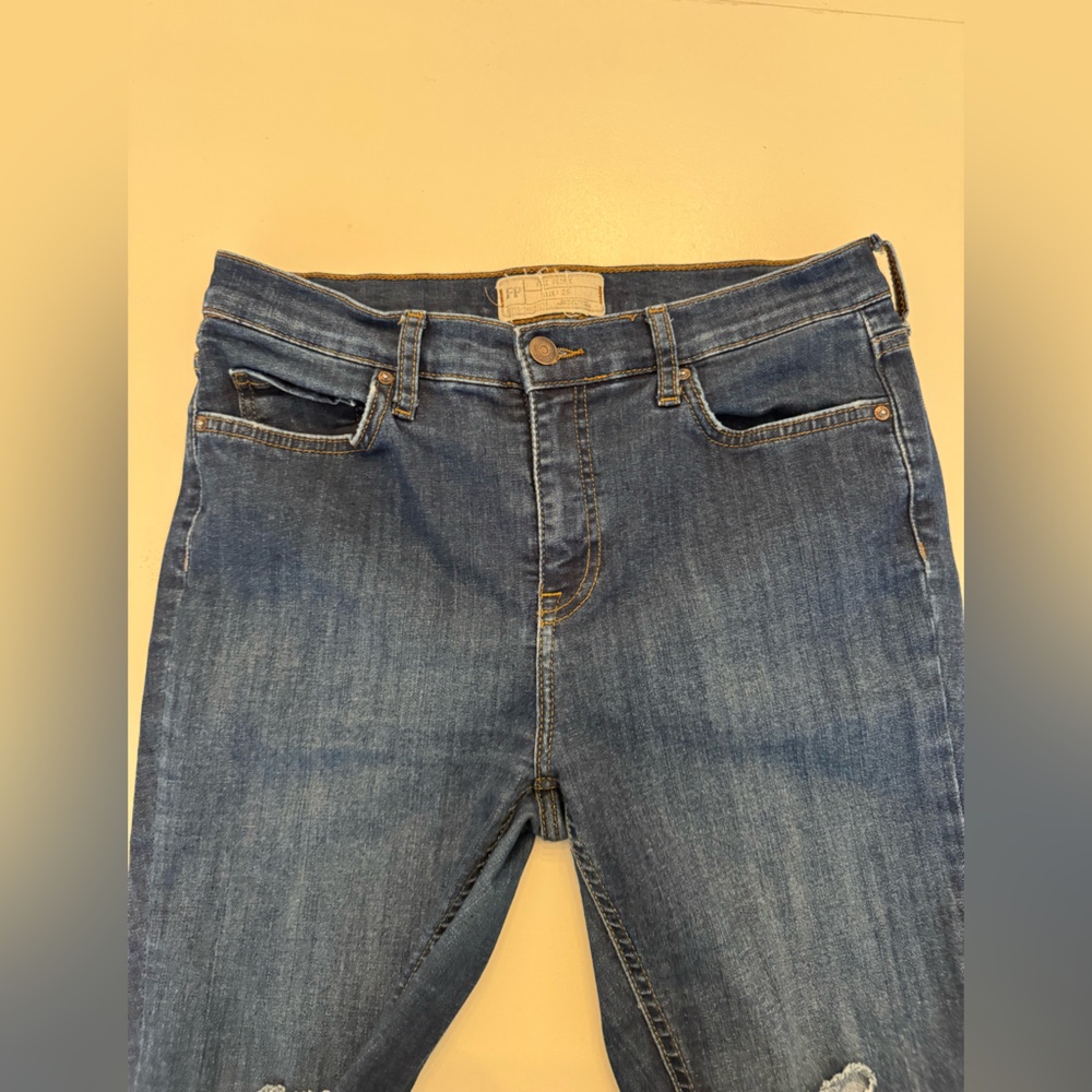 Free People Dark Blue Distressed High Waisted Skinny Jeans size 32 - Picture 2 of 8